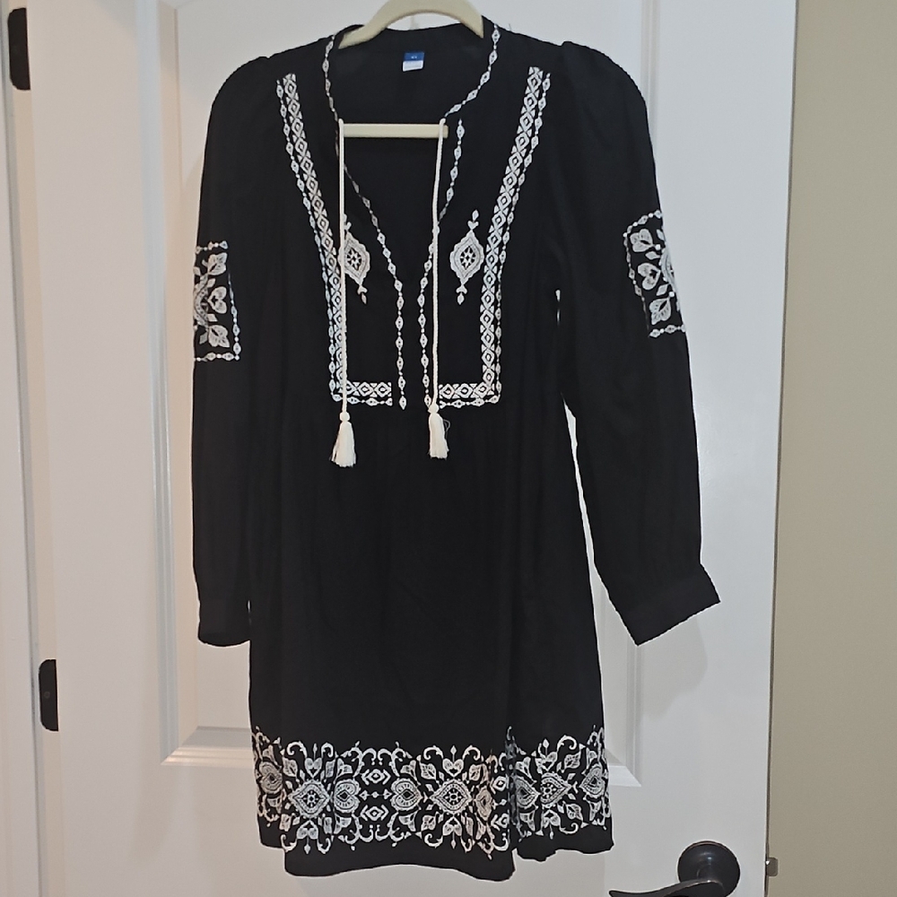 Old Navy Swing Dress with White Embroidery - Picture 2 of 9